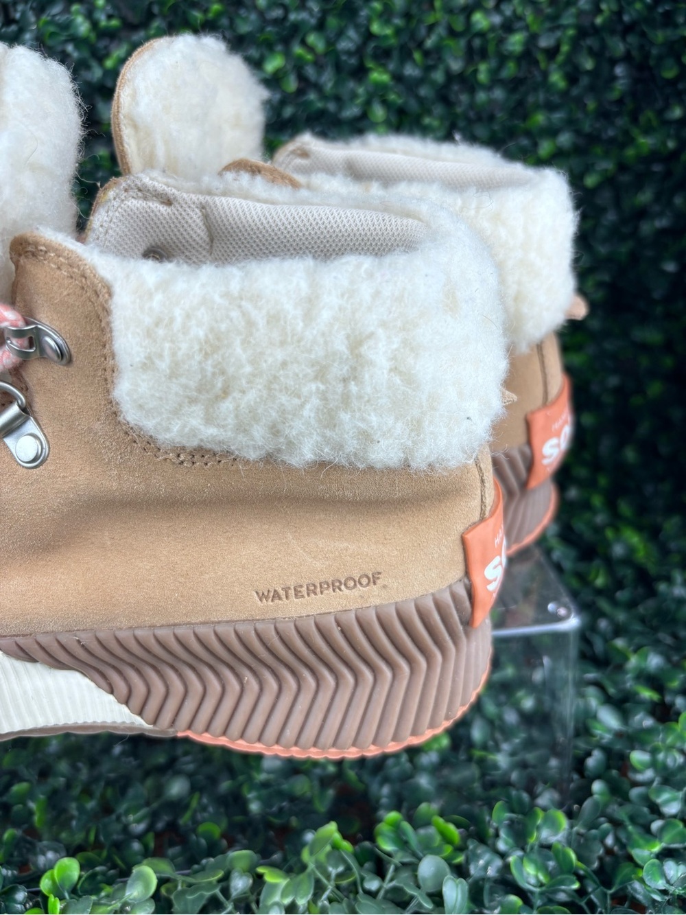 SOREL OUT ‘N ABOUT CONQUEST BOOTS WITH FLEECE COLLARS (Size 6 US) - Picture 5 of 10